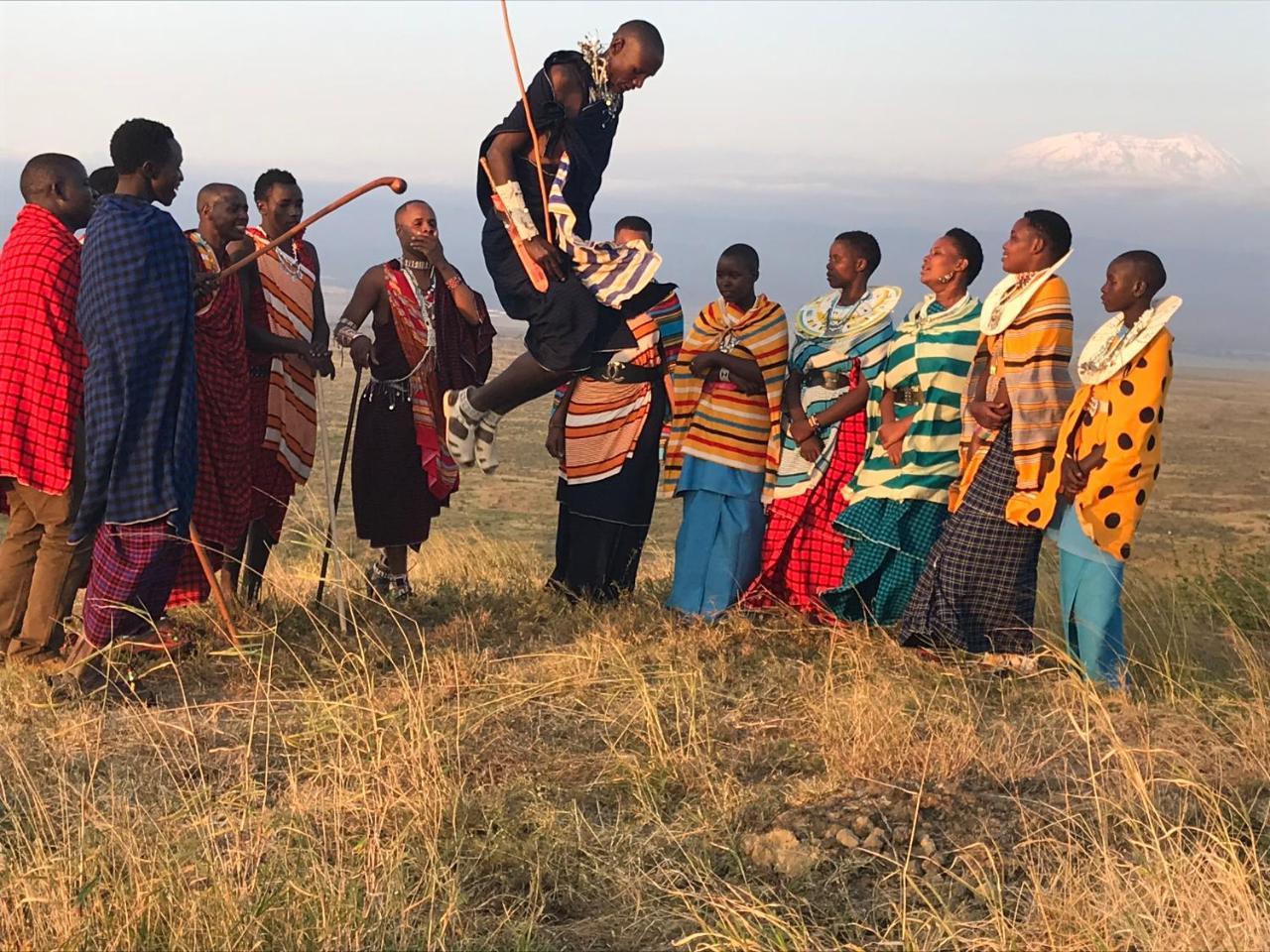 Osiligilai Maasai Lodge Sanya Juu Buitenkant foto