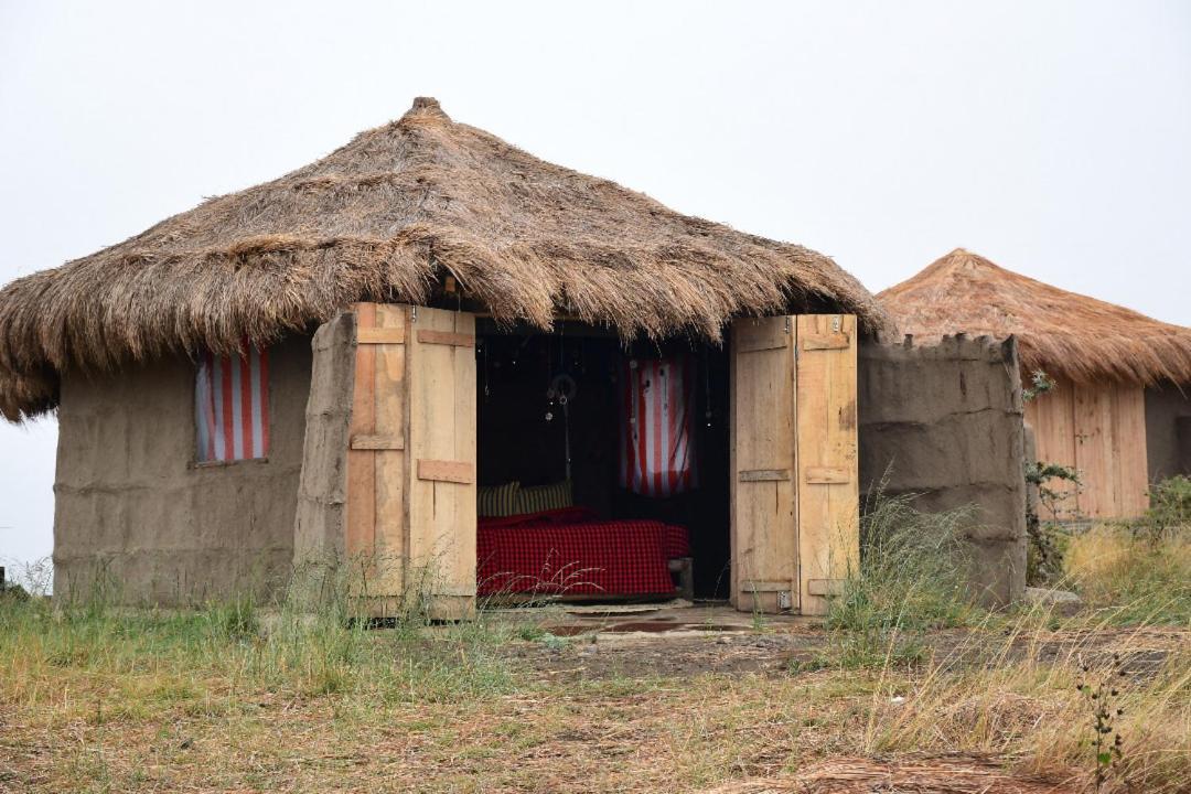 Osiligilai Maasai Lodge Sanya Juu Buitenkant foto