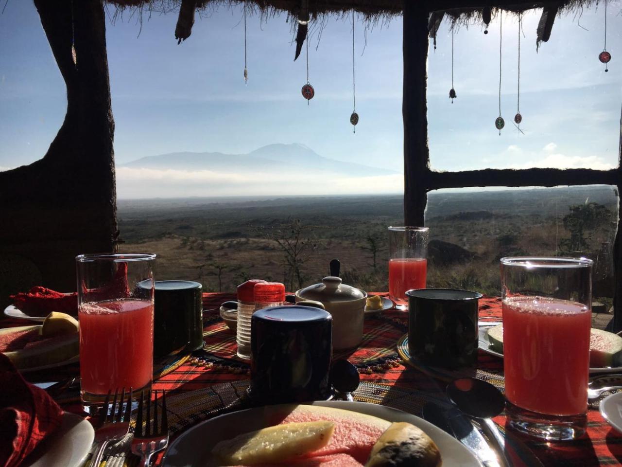 Osiligilai Maasai Lodge Sanya Juu Buitenkant foto